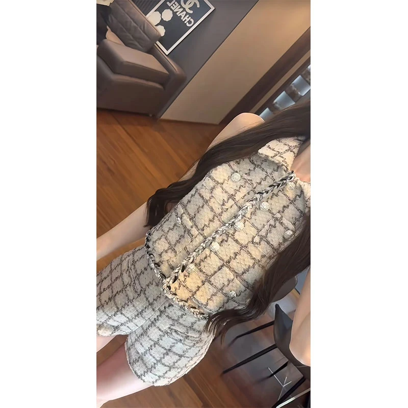 2025年夏季新款白色粉格纹小香风马甲上衣配休闲百搭显瘦短裤