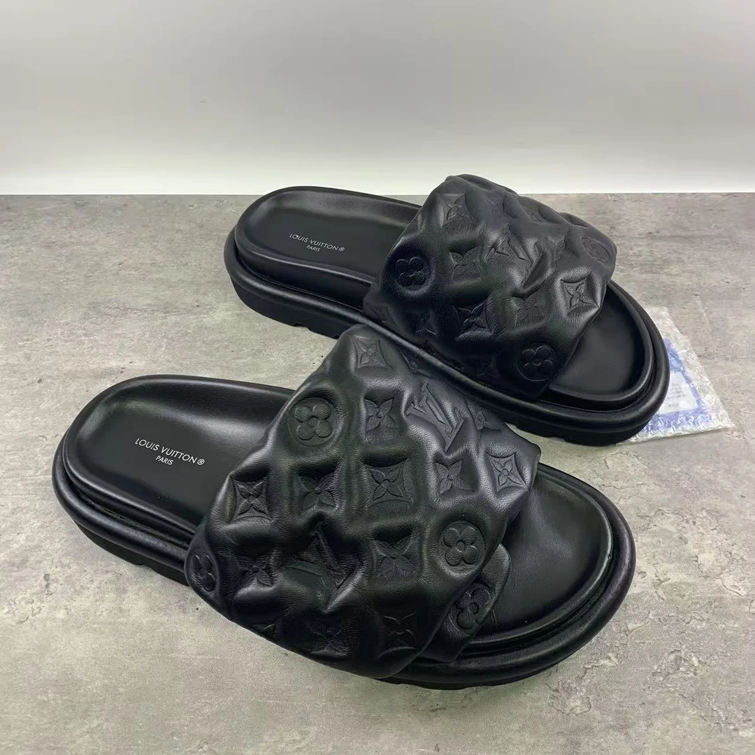 95新 LouisVuitton/路易威登 37码/仔仔女鞋黑色浮雕印花拖鞋1027