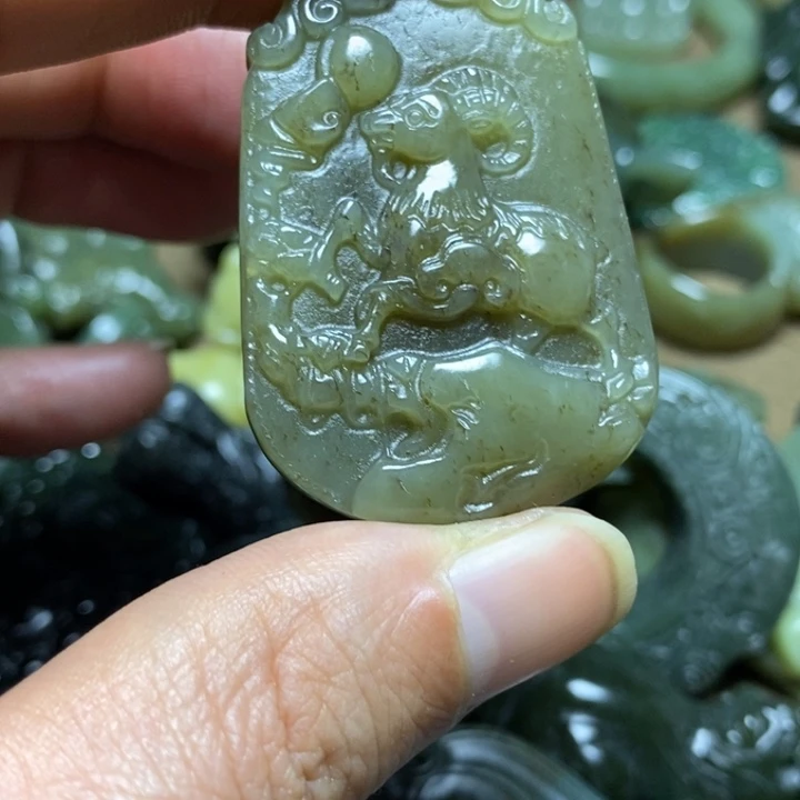和田玉未镶嵌颈饰