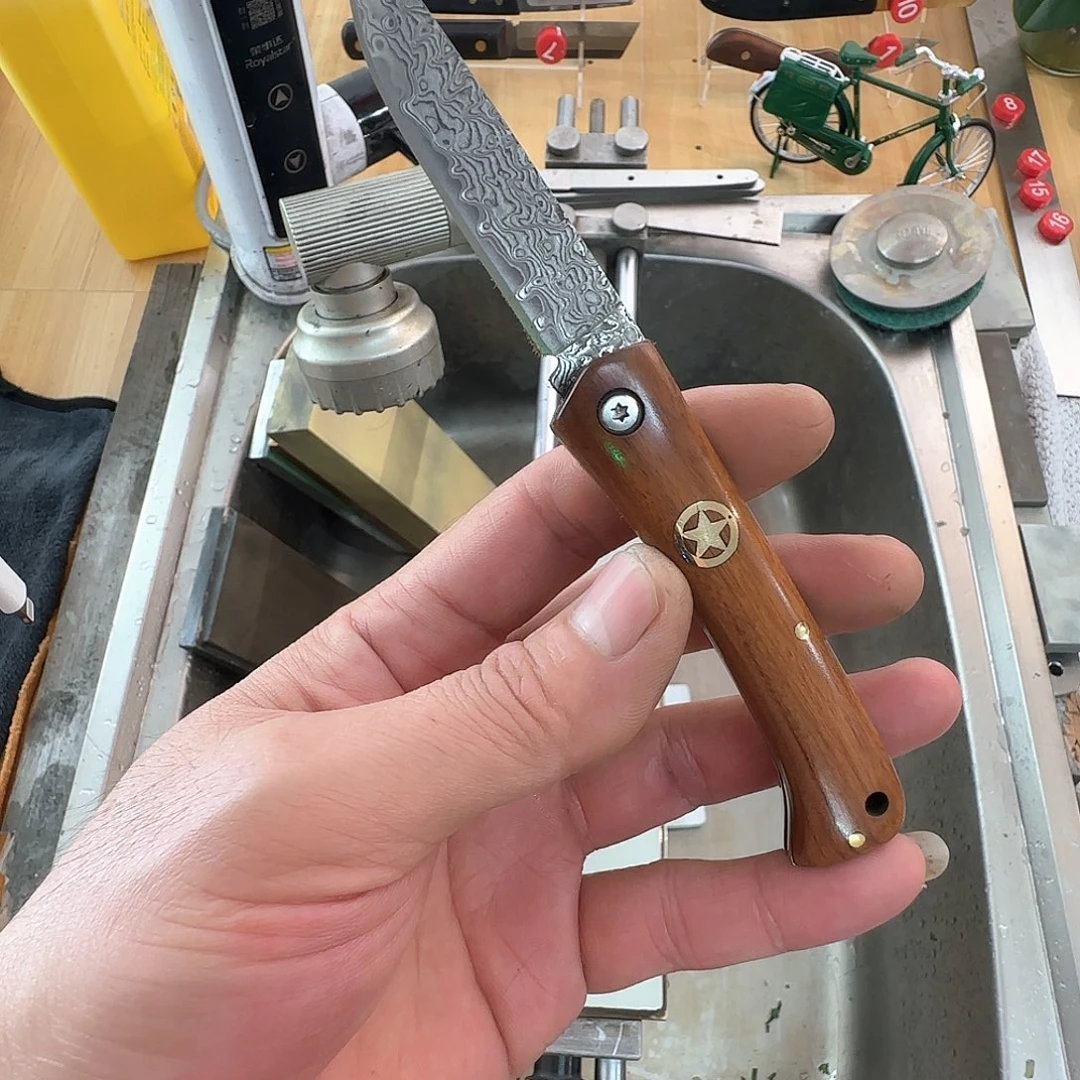 大马士革折叠小刀