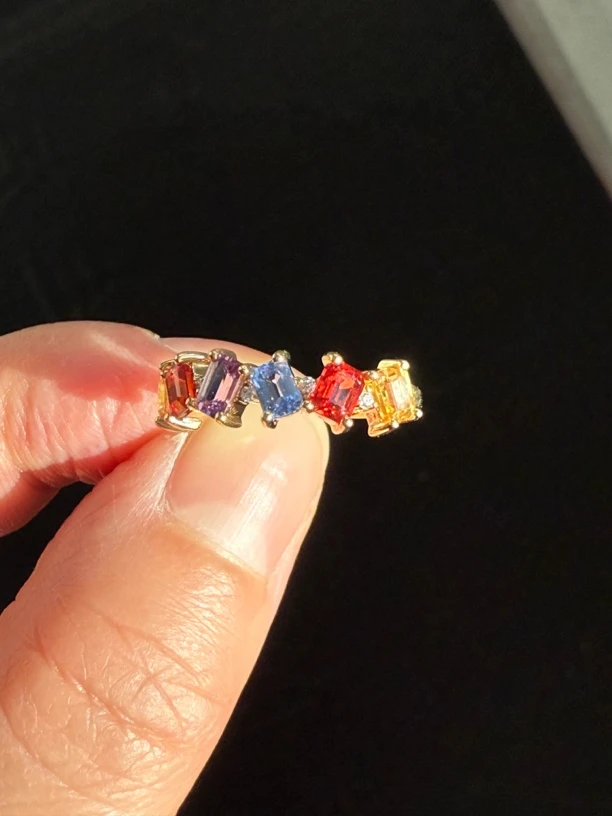 18k金镶嵌天然彩色蓝宝石戒指！颜色超美！裸石尺寸4*3mm