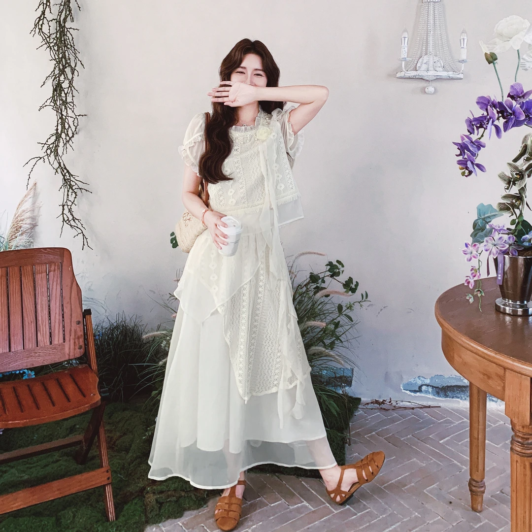 白月光绝美套装裙女夏2025新款法式轻奢珍珠镂空上衣半身裙两件套