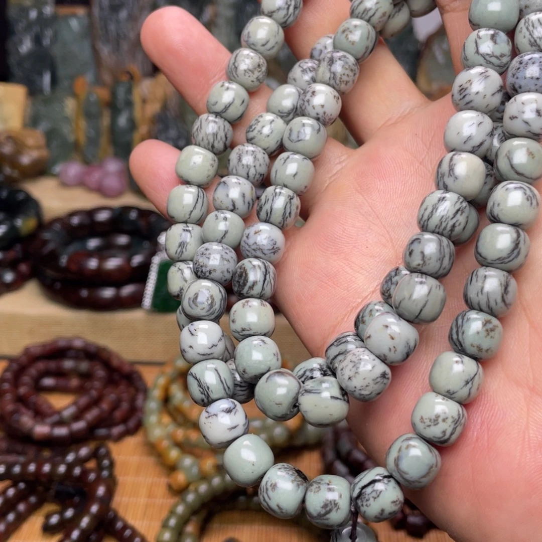 透闪石质玉未镶嵌颈饰10×9