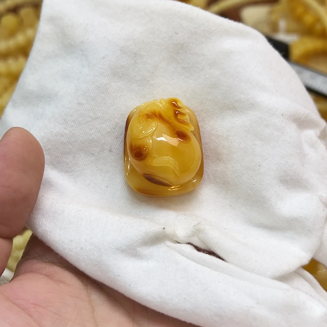 蜜蜡未镶嵌珠宝奇石
