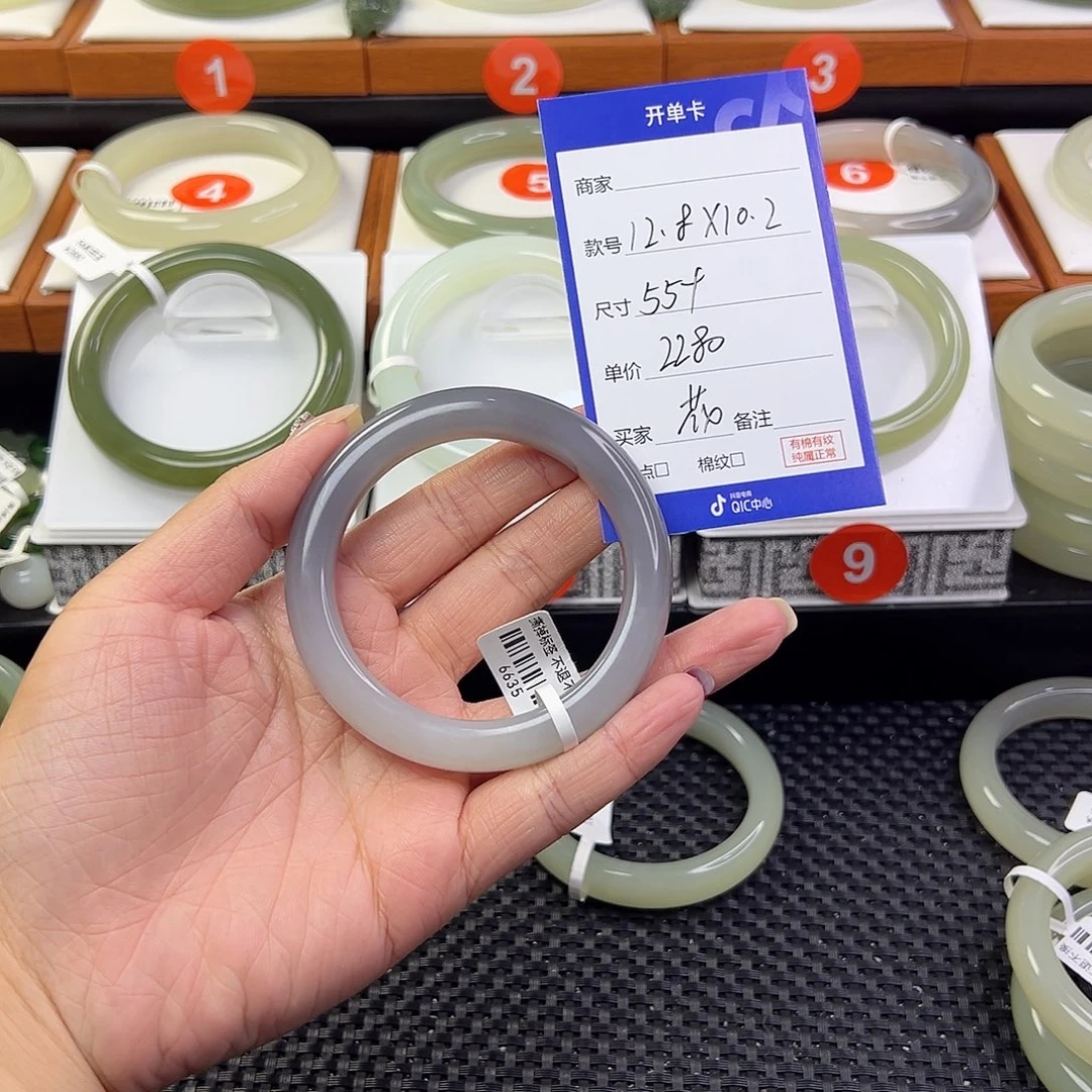花***诺未镶嵌手镯和田玉