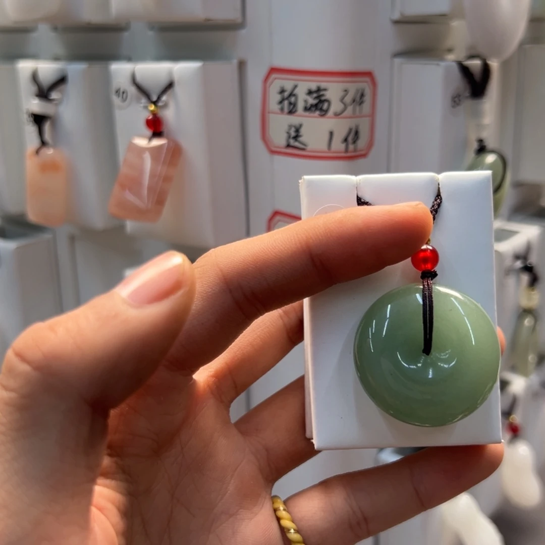 随***1石英质玉（天山翠）合金颈饰