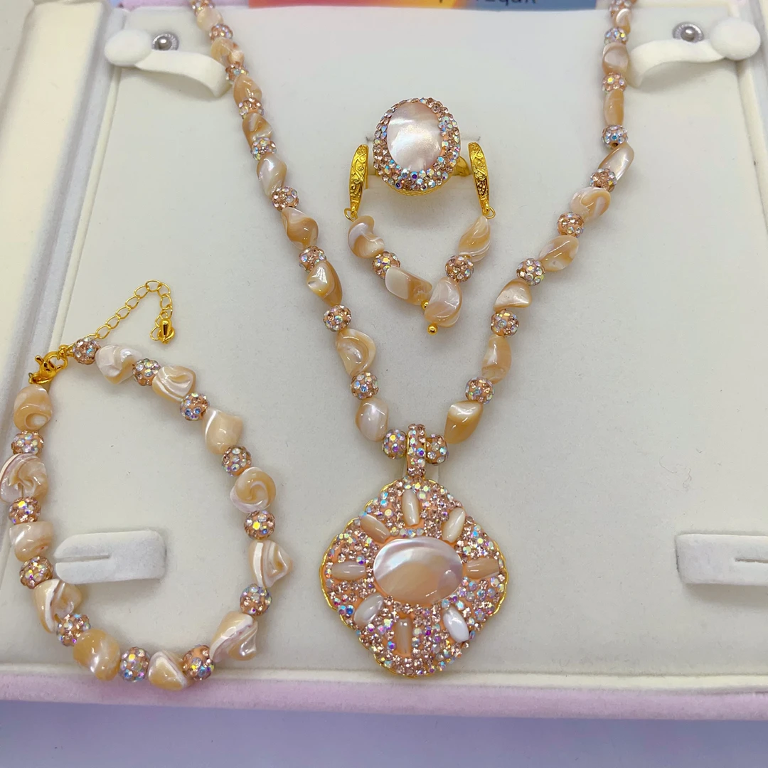 非金属仿珍珠项链 030-撒旦一条项链 美丽的夫人帕丽亚