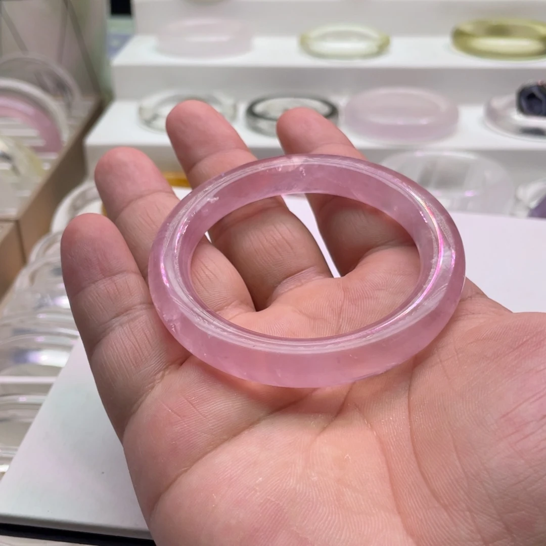 蓝***囡水晶手镯未镶嵌粉水晶手镯