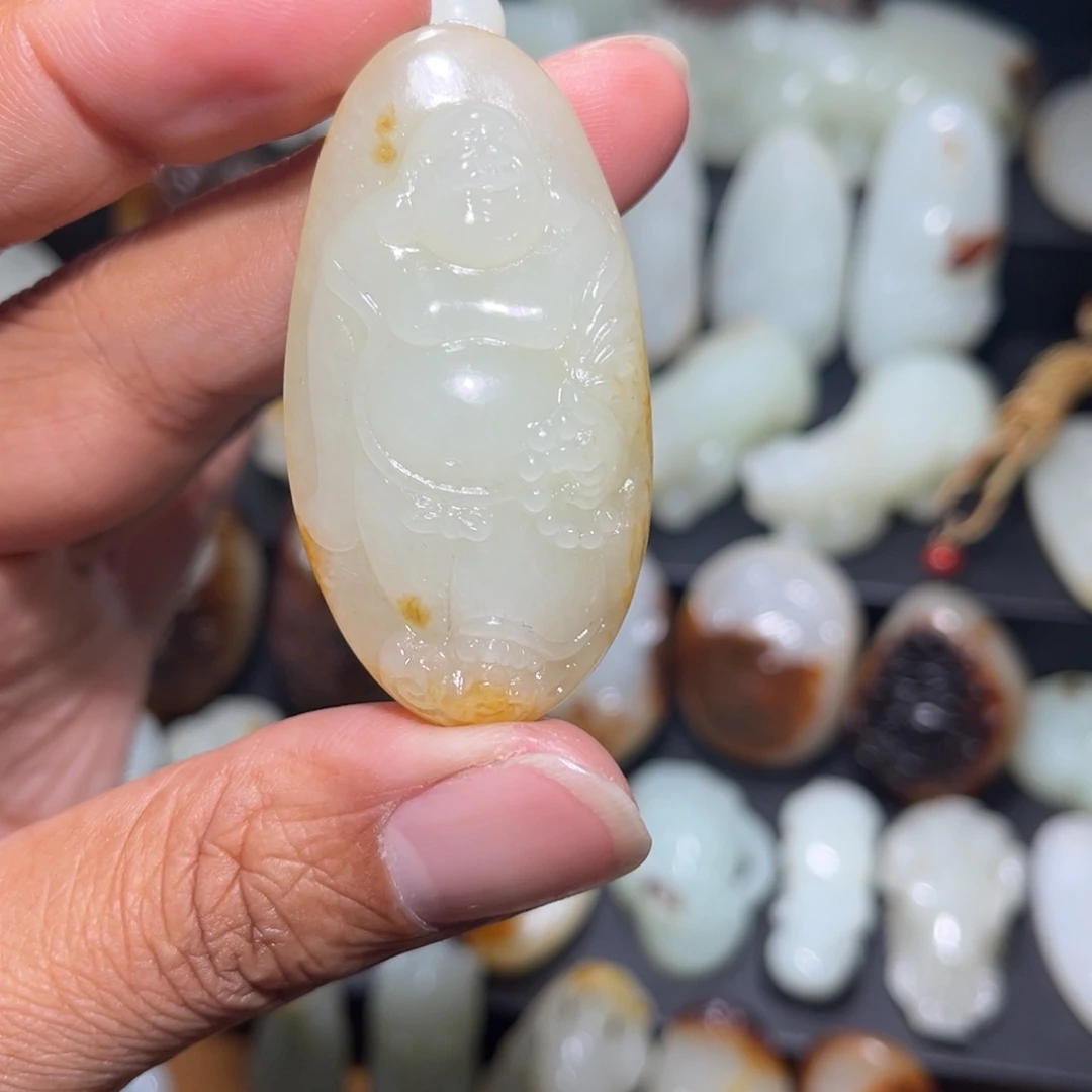 紫***贤和田玉未镶嵌颈饰