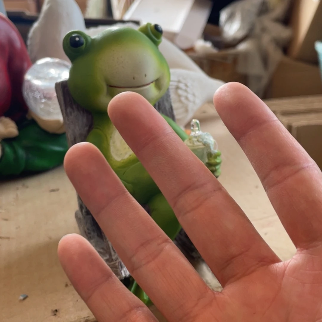 【闪购商品】树脂摇椅青蛙太阳能摆件