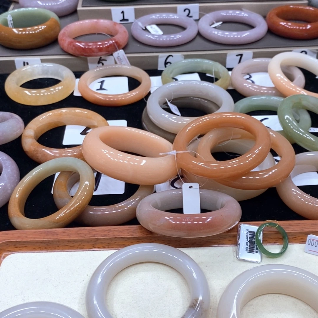 石英岩玉未镶嵌手镯