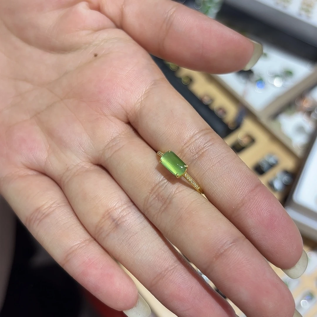 4***618K金镶嵌戒指和田玉