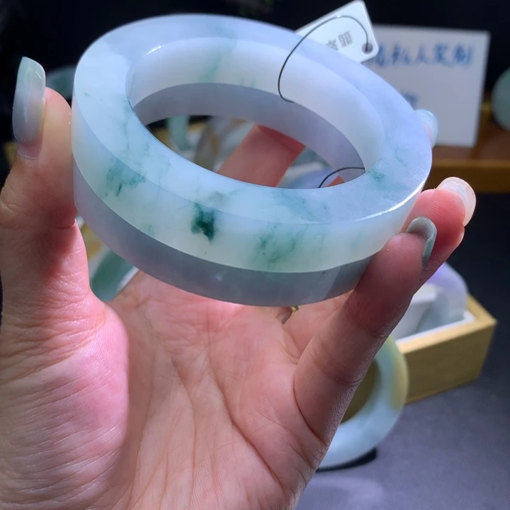 定制翡翠未镶嵌翡翠手镯