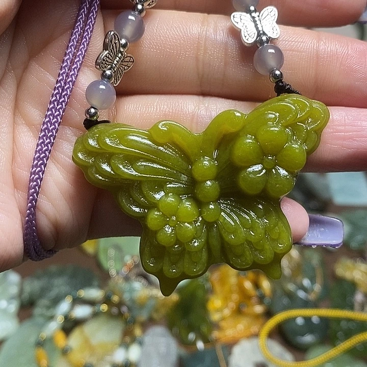 蛇纹石玉吊坠未镶嵌