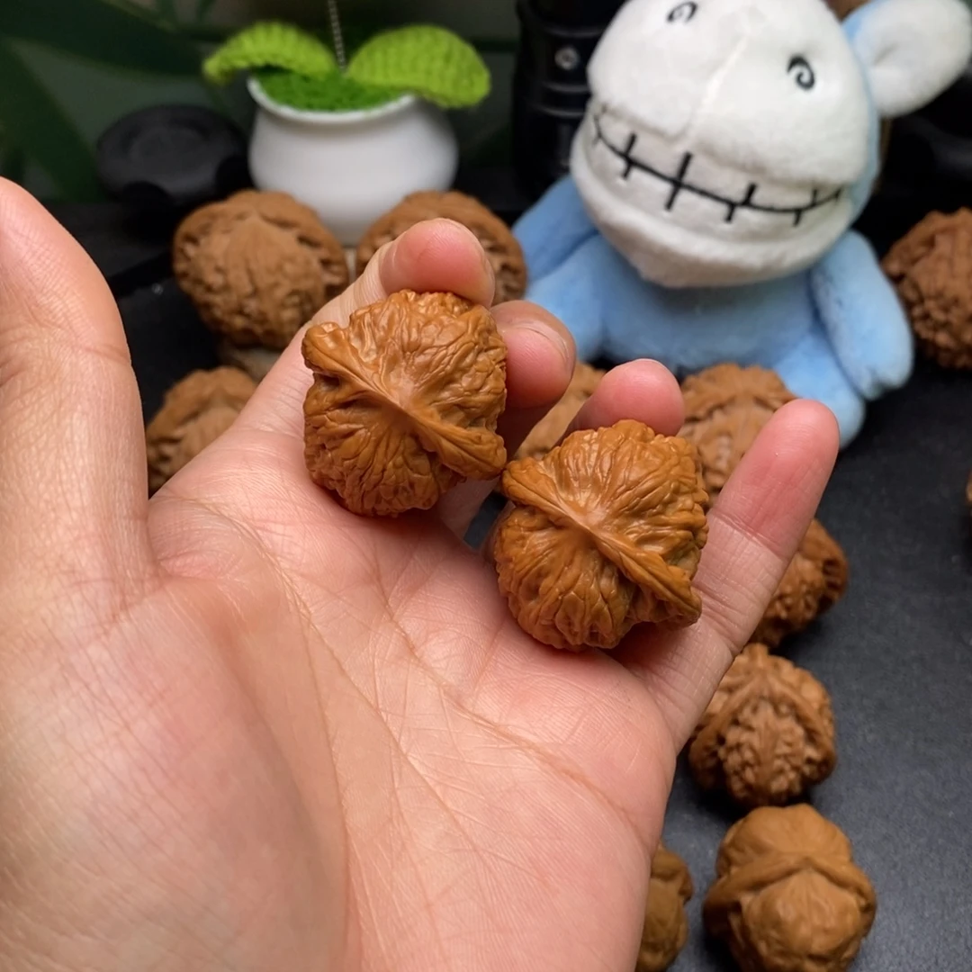 文玩核桃吊坠野狼33