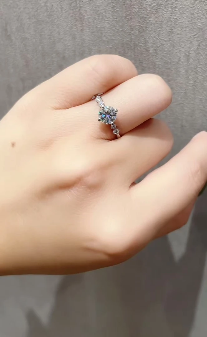 925银莫桑石银制品 【星空女戒】D色莫桑石高品质对戒婚戒洋气高级