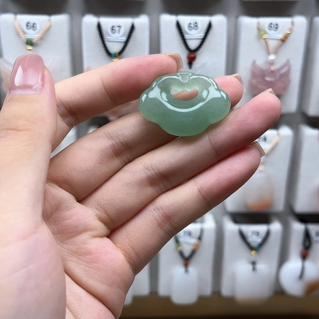 颈饰未镶嵌石英岩玉