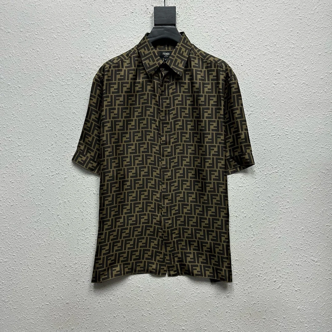 全新未使用 FENDI/芬迪 棕色老花真丝短袖衬衫 尺码/40 HZ10372