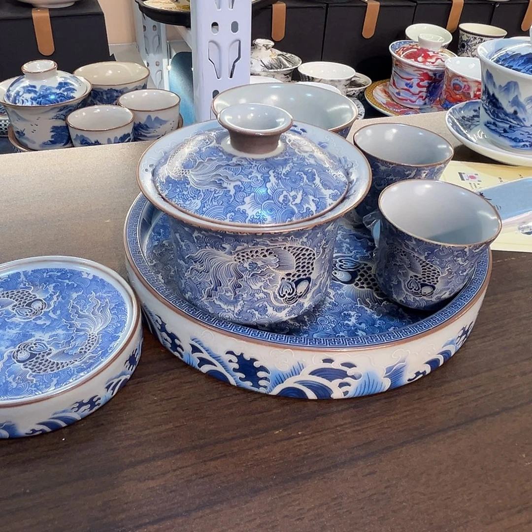 这些盖碗很漂亮！！