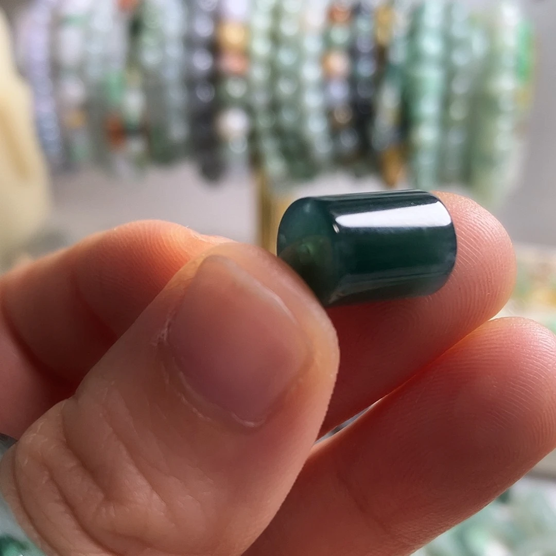 翡翠未镶嵌颈饰30卡9