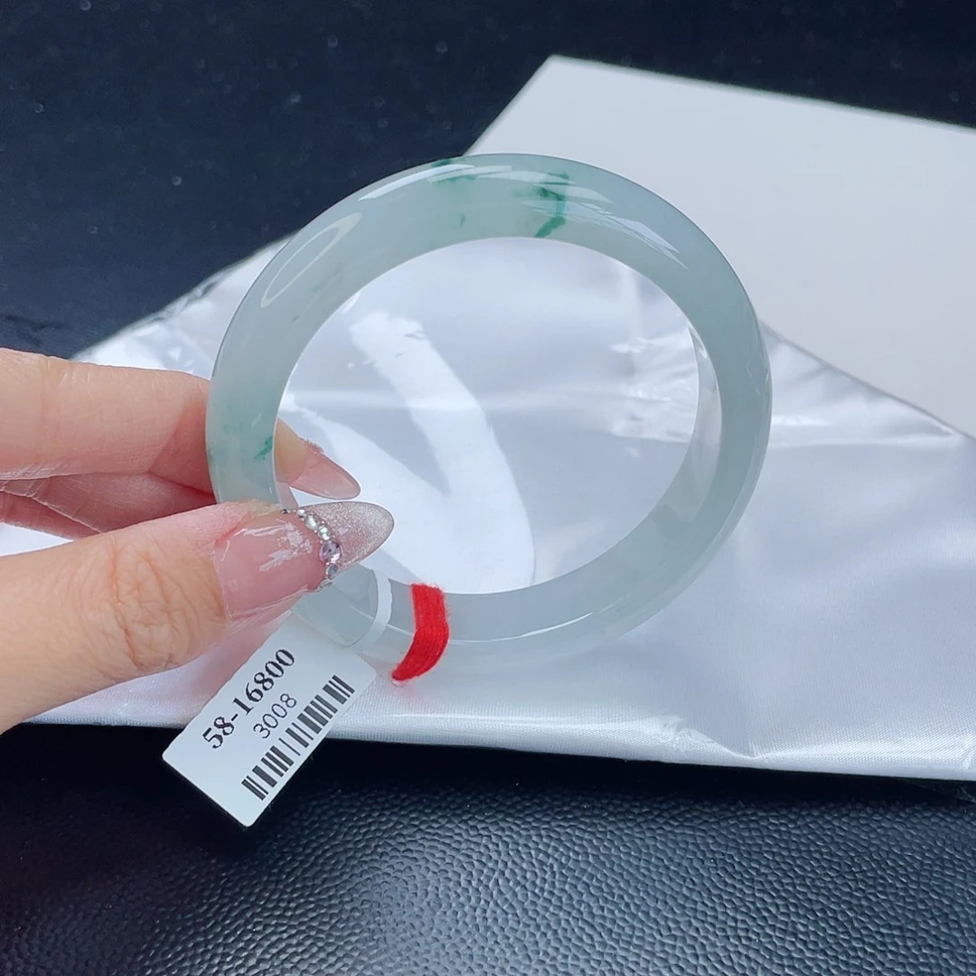 翡翠手镯未镶嵌翡翠