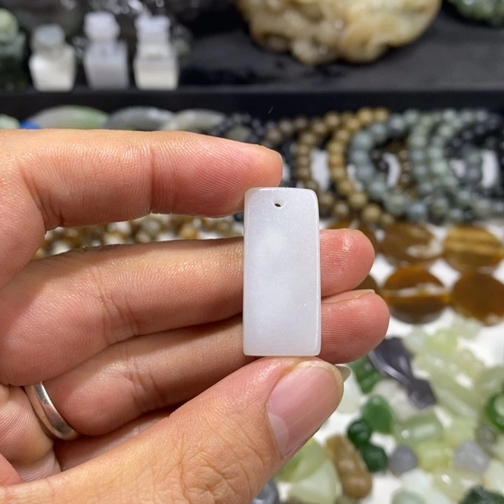 和田玉未镶嵌车挂