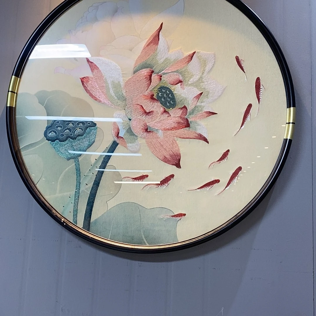 圆形荷花九鱼图 80 圆