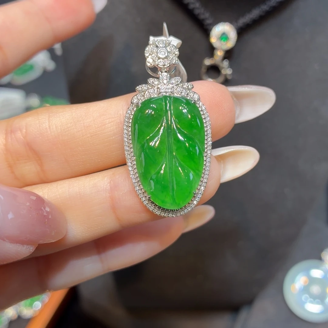 翡翠18K金镶嵌颈饰天然缅甸翡翠