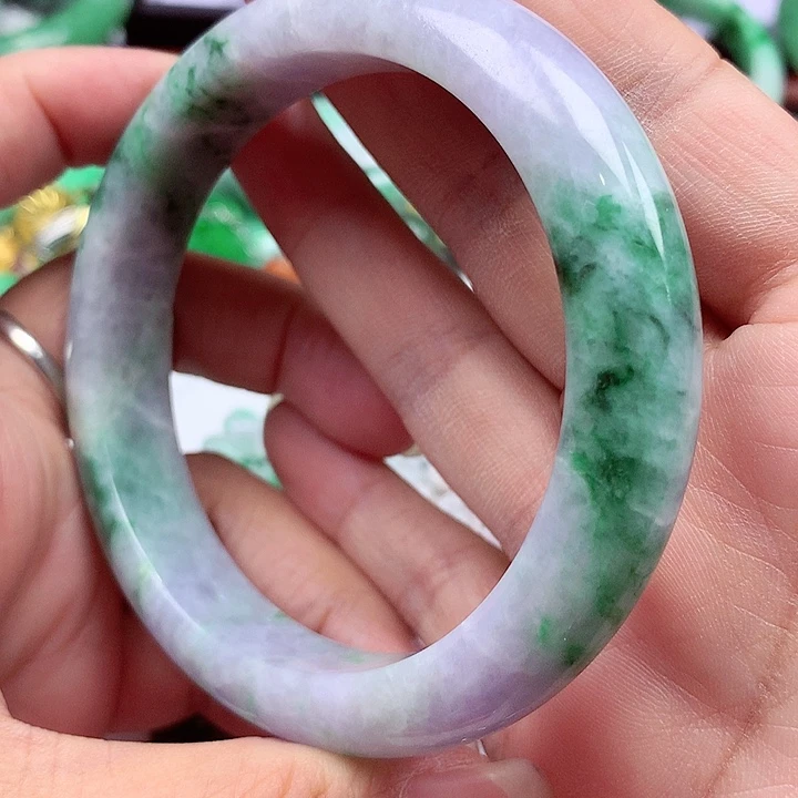 翡翠手镯未镶嵌翡翠