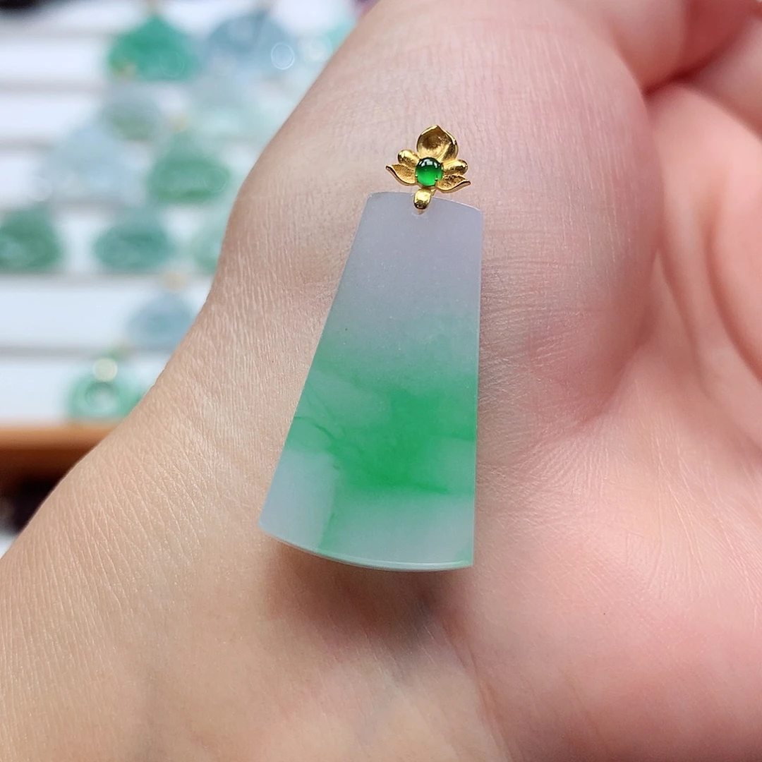 翡翠18K金镶嵌吊坠(赠链)26.8-15-3.8