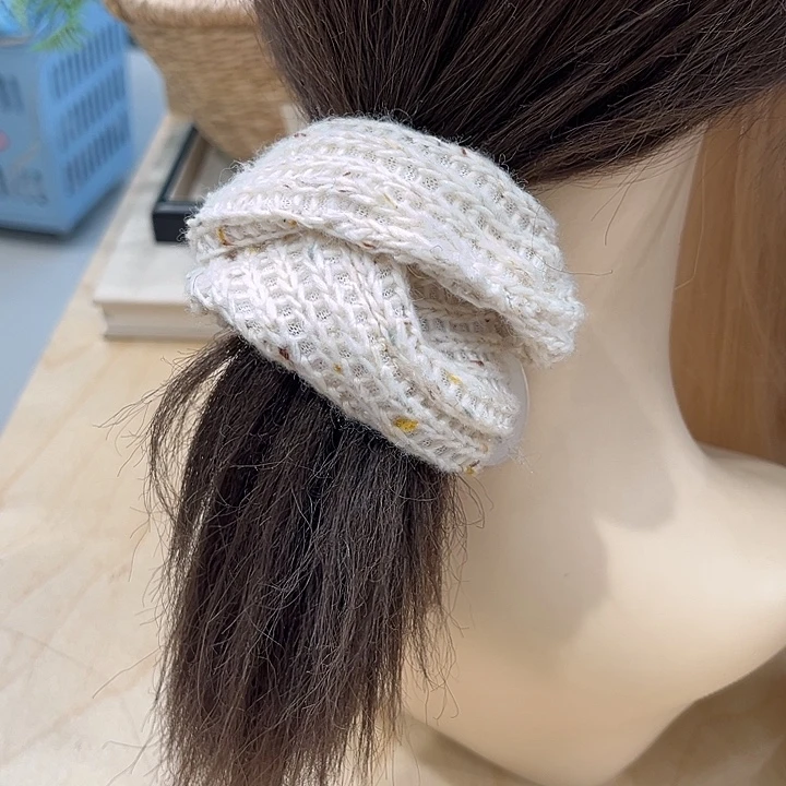 布艺铁合金米白色毛线小肠