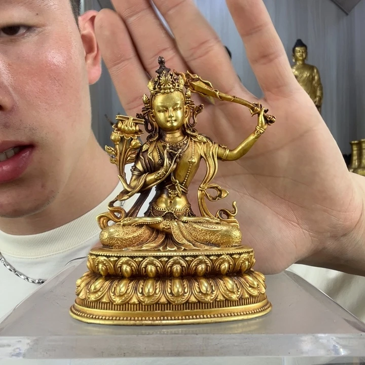 W*佛像的造型和造型都