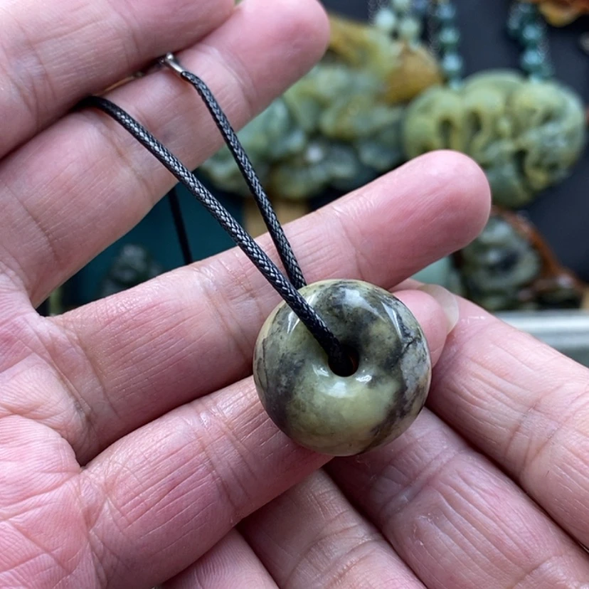 【闪购商品】未镶嵌蛇纹石玉吊坠