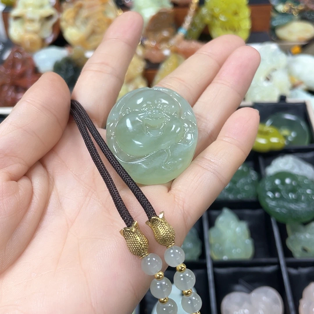 蛇纹石玉颈饰未镶嵌