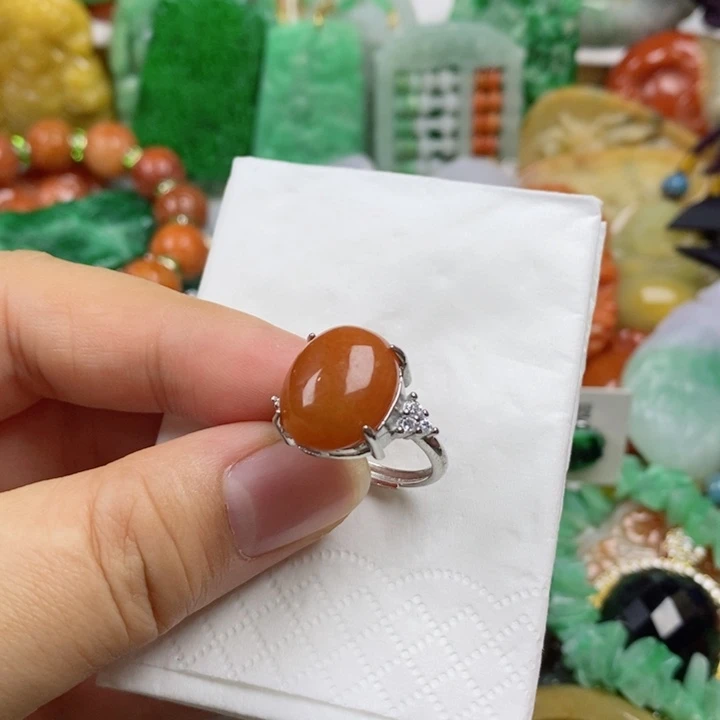 翡翠吊坠(赠链)未镶嵌