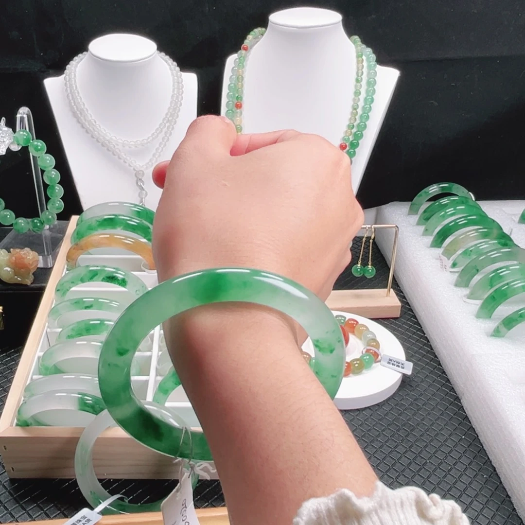 石英质玉未镶嵌手镯（圆镯）58