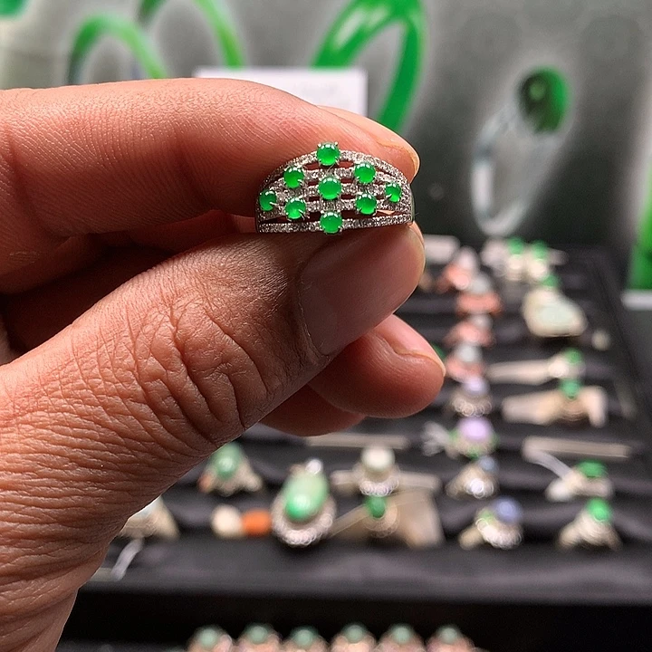 翡翠18K金镶嵌戒指