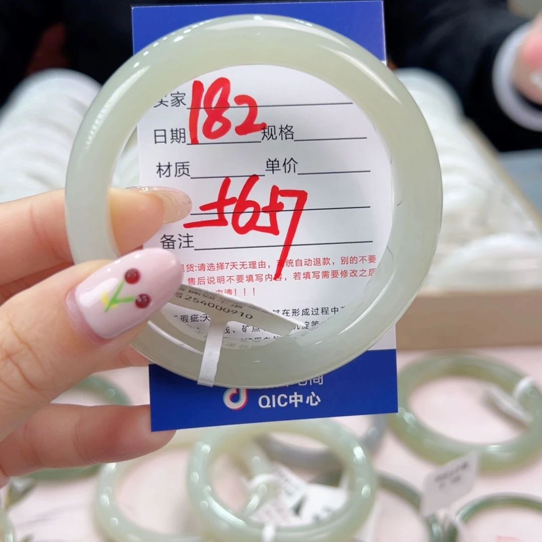 未镶嵌手镯和田玉微***甜