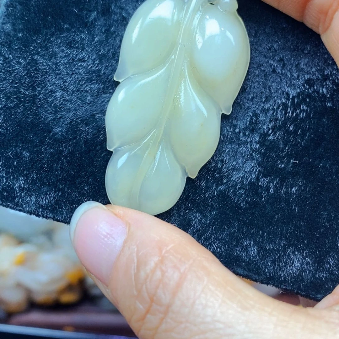 未镶嵌石英质玉（黄龙玉）颈饰