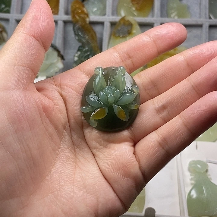蛇纹石玉未镶嵌颈饰