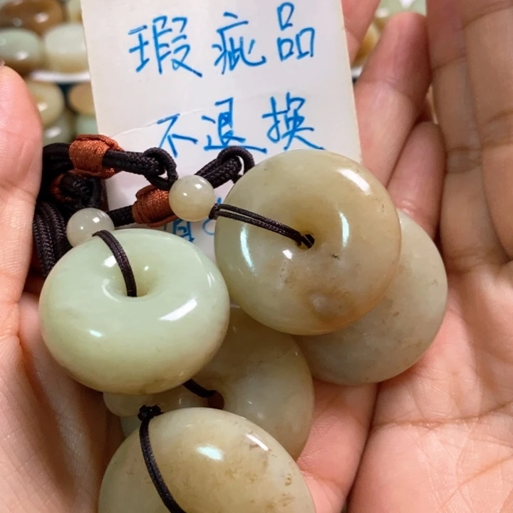 和田玉（糖玉）未镶嵌颈饰随机发一个