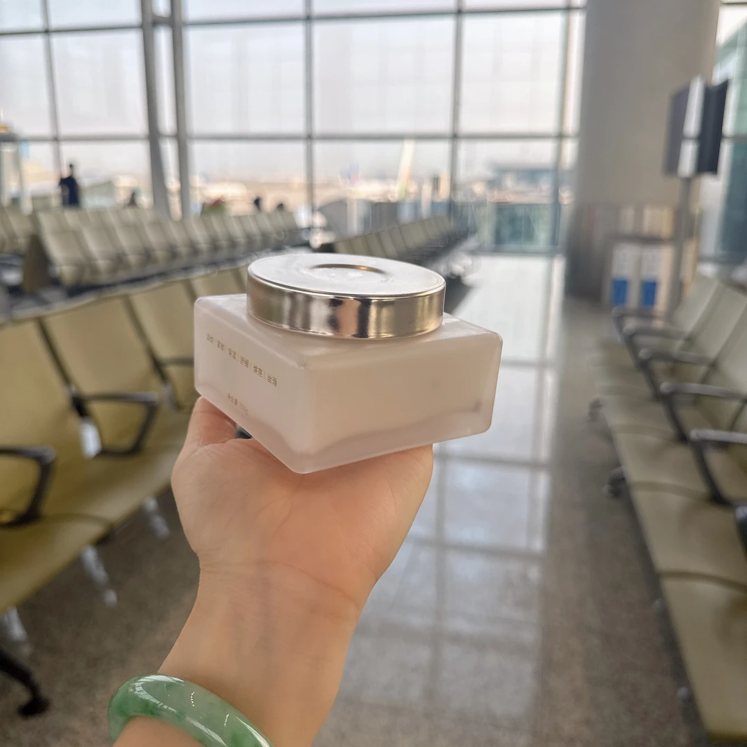 倍聪十三年店:GU烟酰胺保湿身体霜