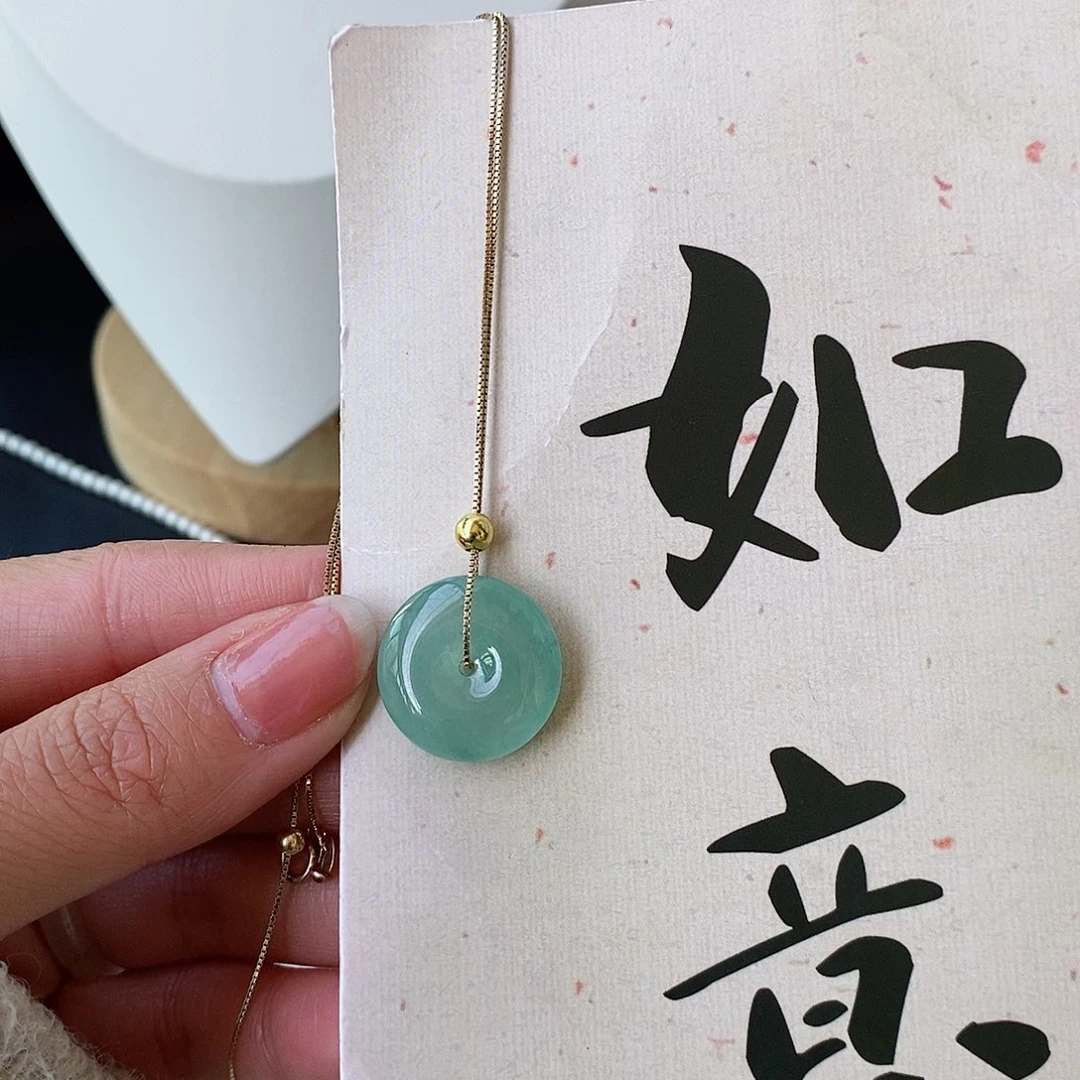 翡翠颈饰未镶嵌?**?天然的