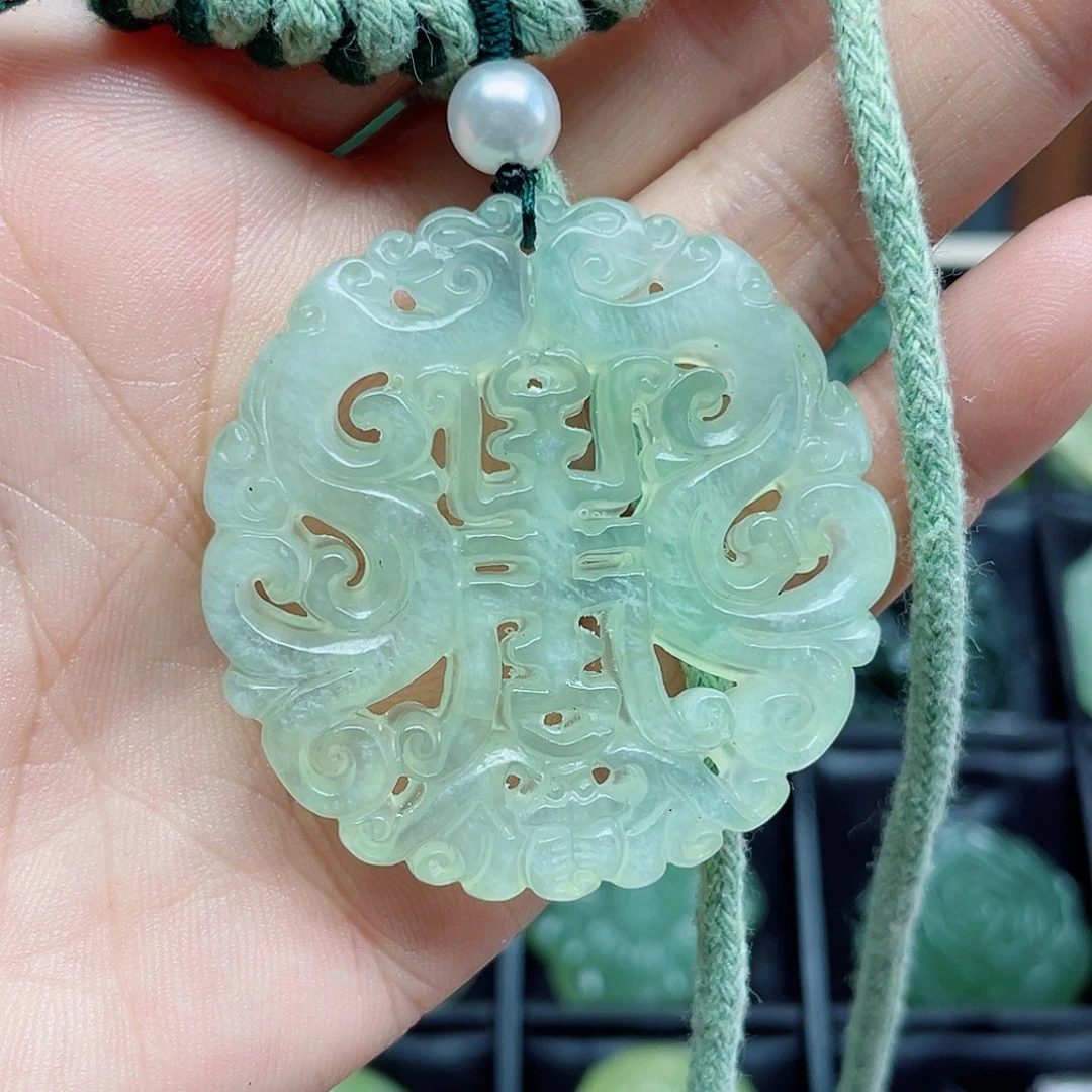 蛇纹石玉未镶嵌颈饰