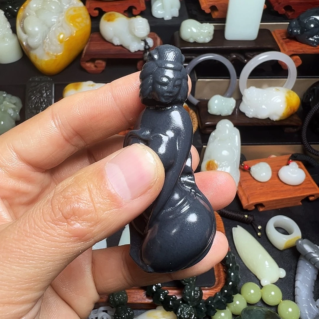 和田玉未镶嵌把件