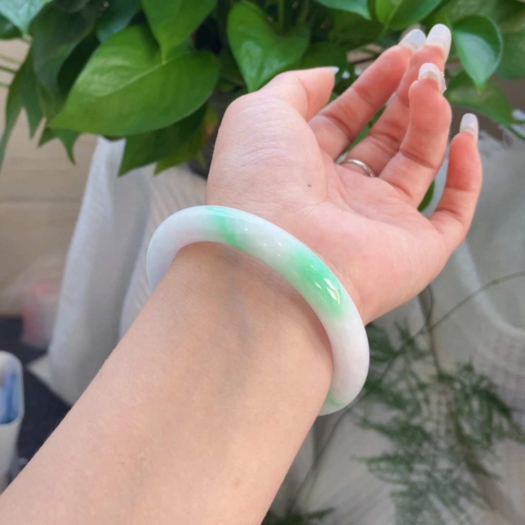 翡翠手镯未镶嵌手镯有纹