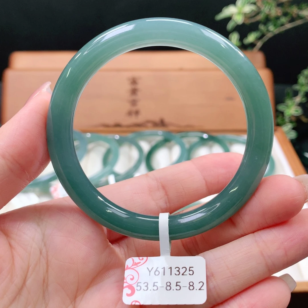 翡翠手镯未镶嵌天然