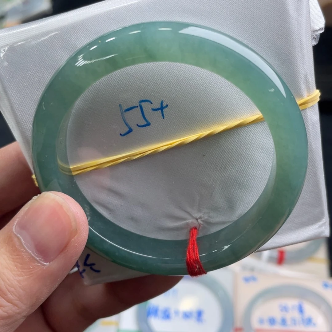 翡翠手镯未镶嵌翡翠手镯