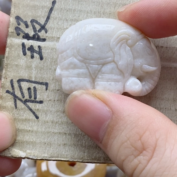 硅化珊瑚（珊瑚玉）未镶嵌颈饰阁*小吊坠