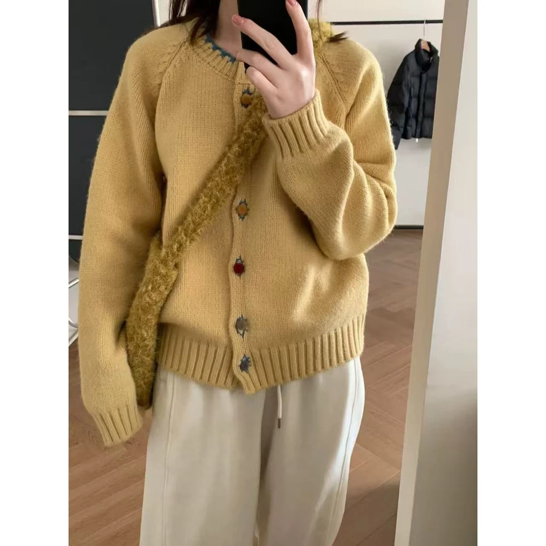 韩系多巴胺彩色丝绒扣设计感针织开衫女秋冬季新款温柔风毛衣外套